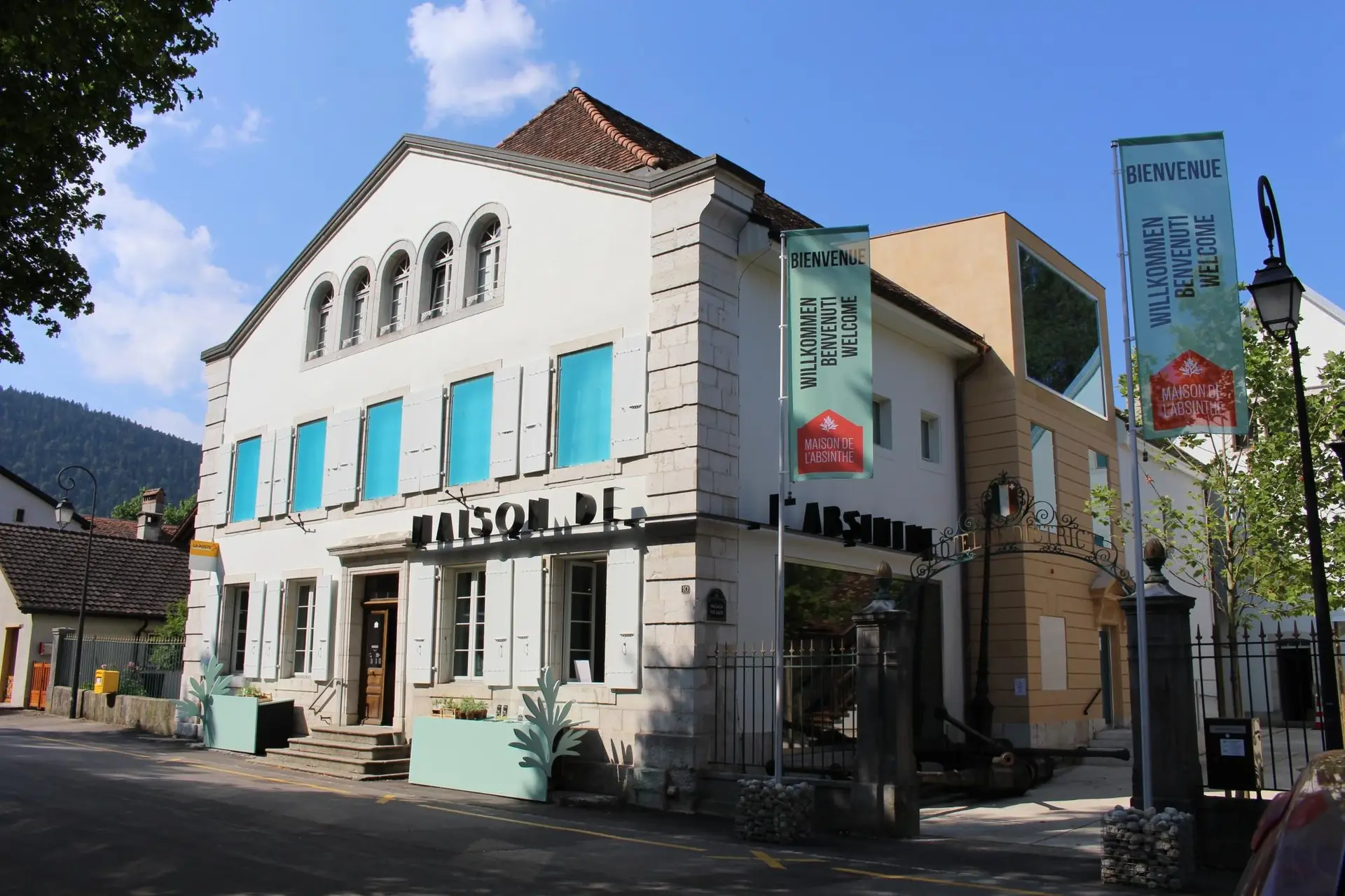 Façade de la Maison de l'Absinthe à Môtiers